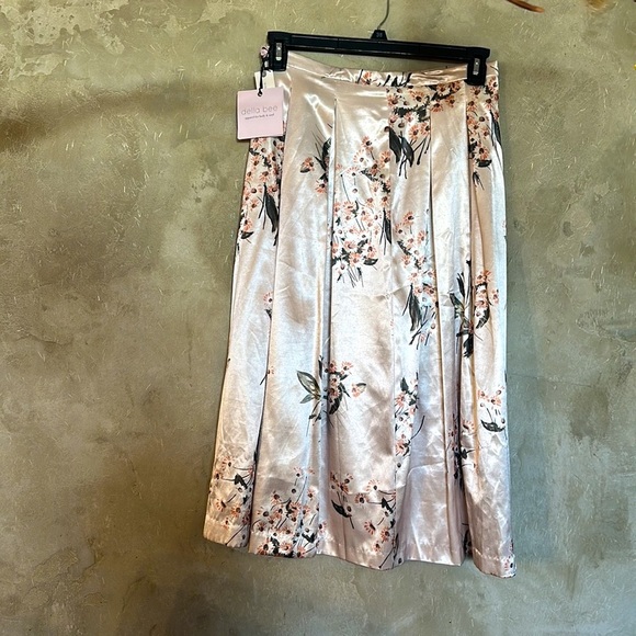 Anthropologie satin skirt flowers and bird print in medium by Della bee
